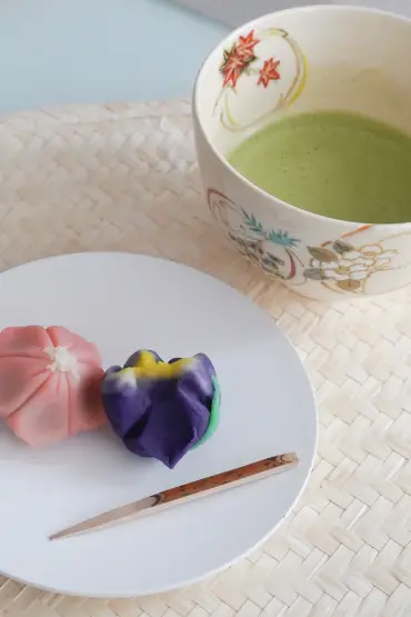 Seasonality in Japanese Tea Culture — Learning to Notice Small Changes